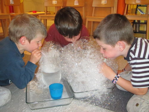 Wer kann am meisten Schaumblasen machen?